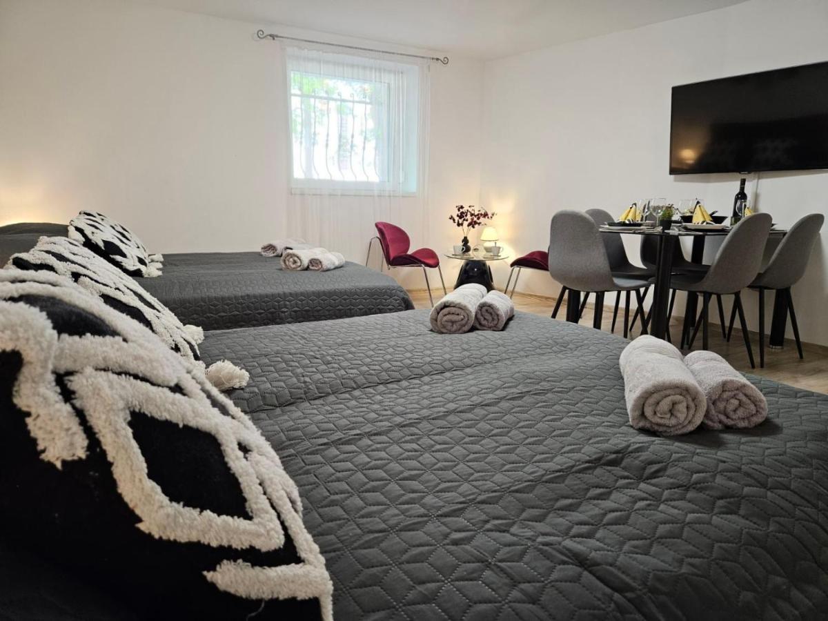 Holiness Apartmanok Сегед Екстериор снимка