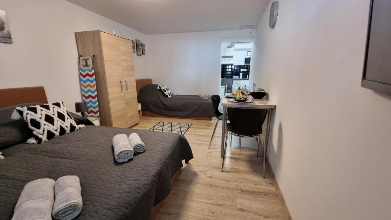 Holiness Apartmanok Сегед Екстериор снимка