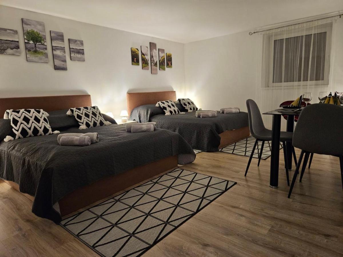 Holiness Apartmanok Сегед Екстериор снимка