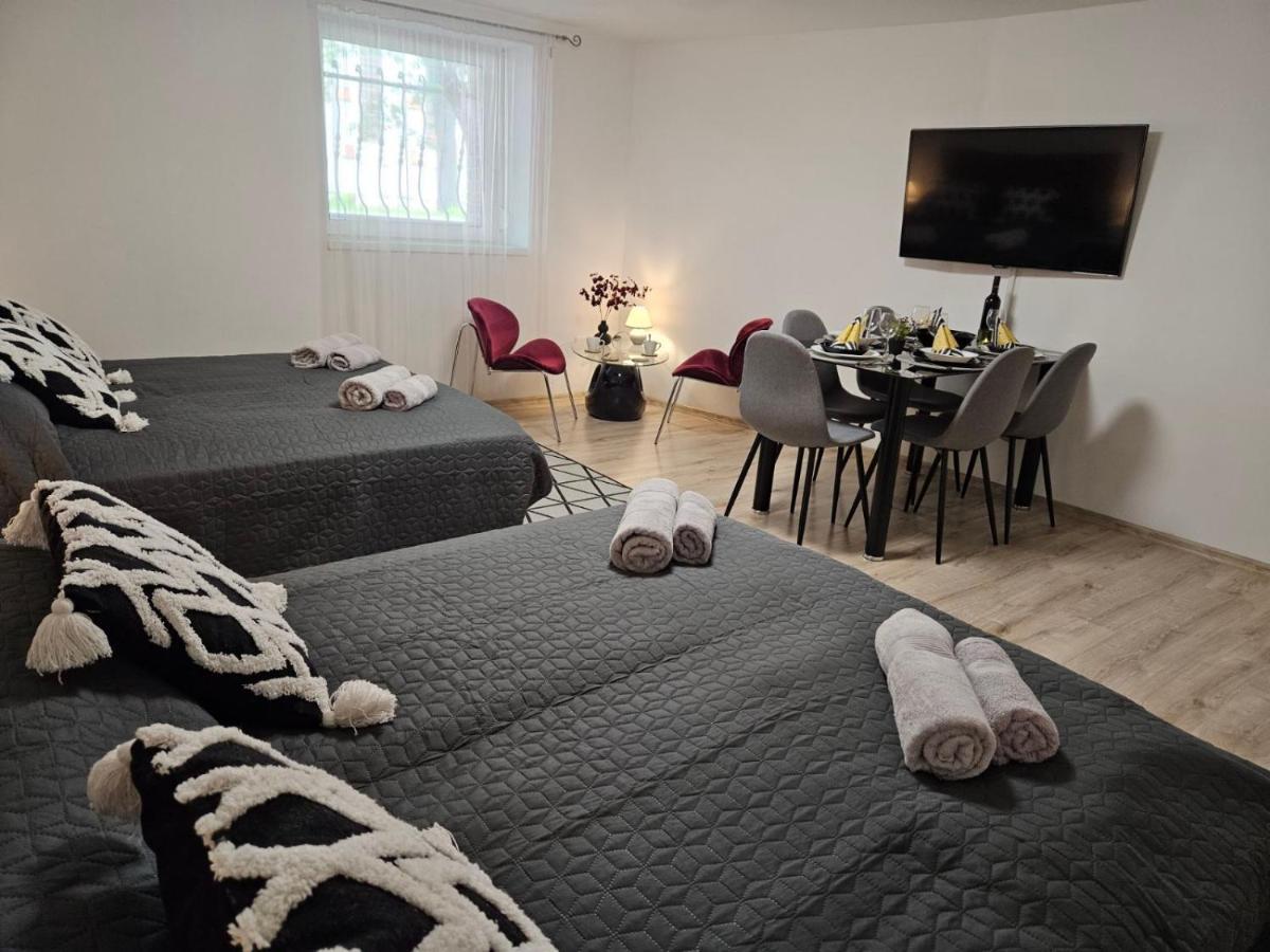 Holiness Apartmanok Сегед Екстериор снимка